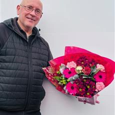Santa&#39;s Gift Box Bouquet